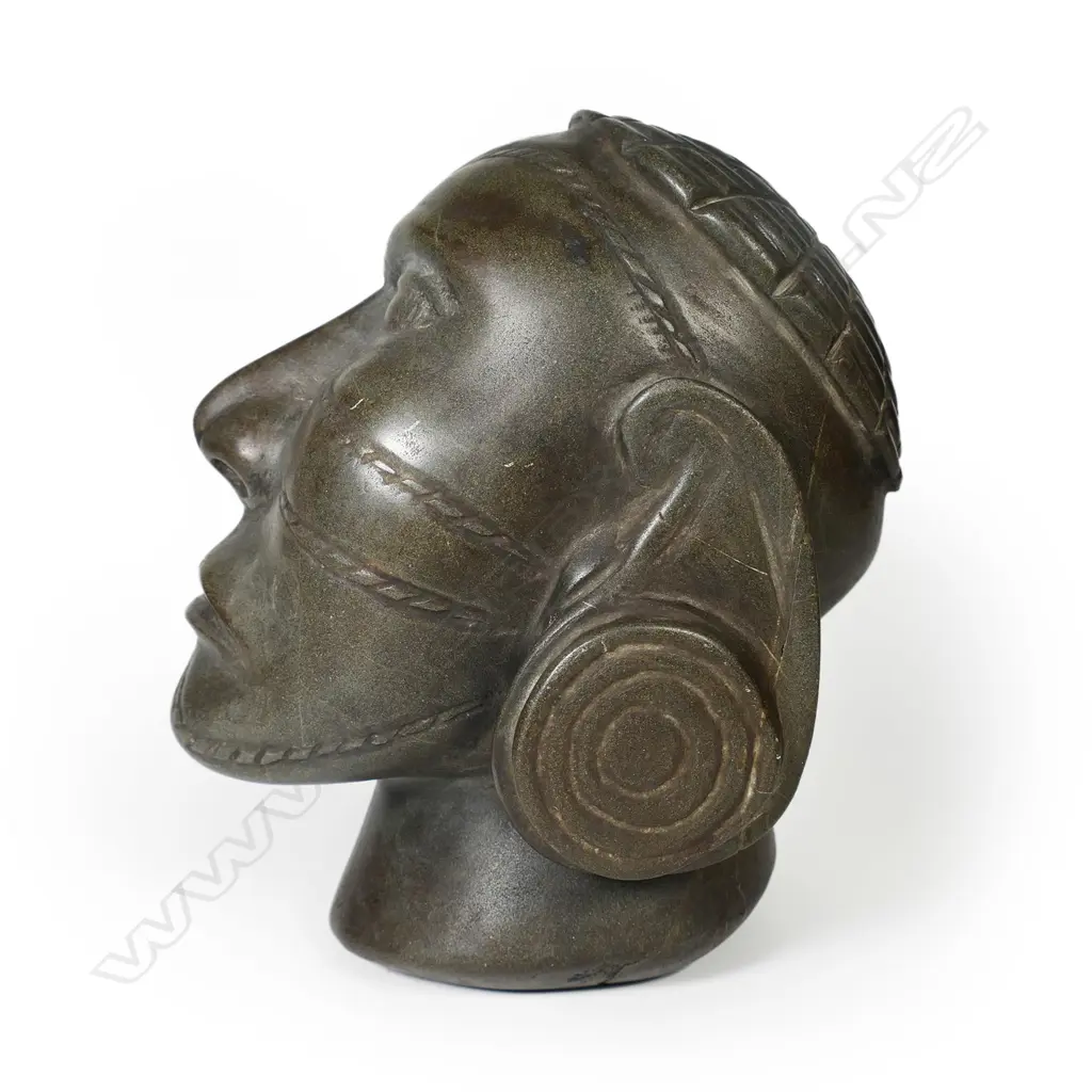 A Solomon Islands carved stone head, Image 1++