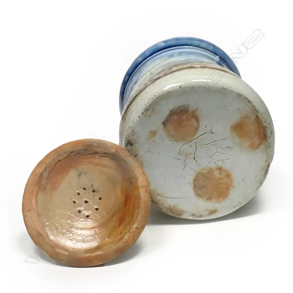 Denis O'Connor salt glazed lidded jar, Image 1++