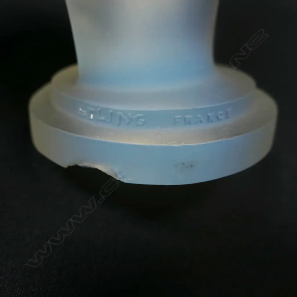 An Art Deco Etling opalescent glass 'Isadora' car mascot, Image 1++