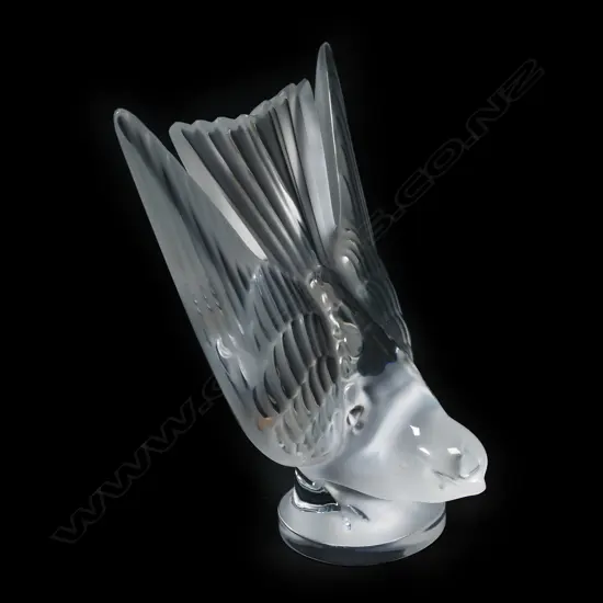 A Cristal Lalique 'Hirondelle' (Swallow) mascot
