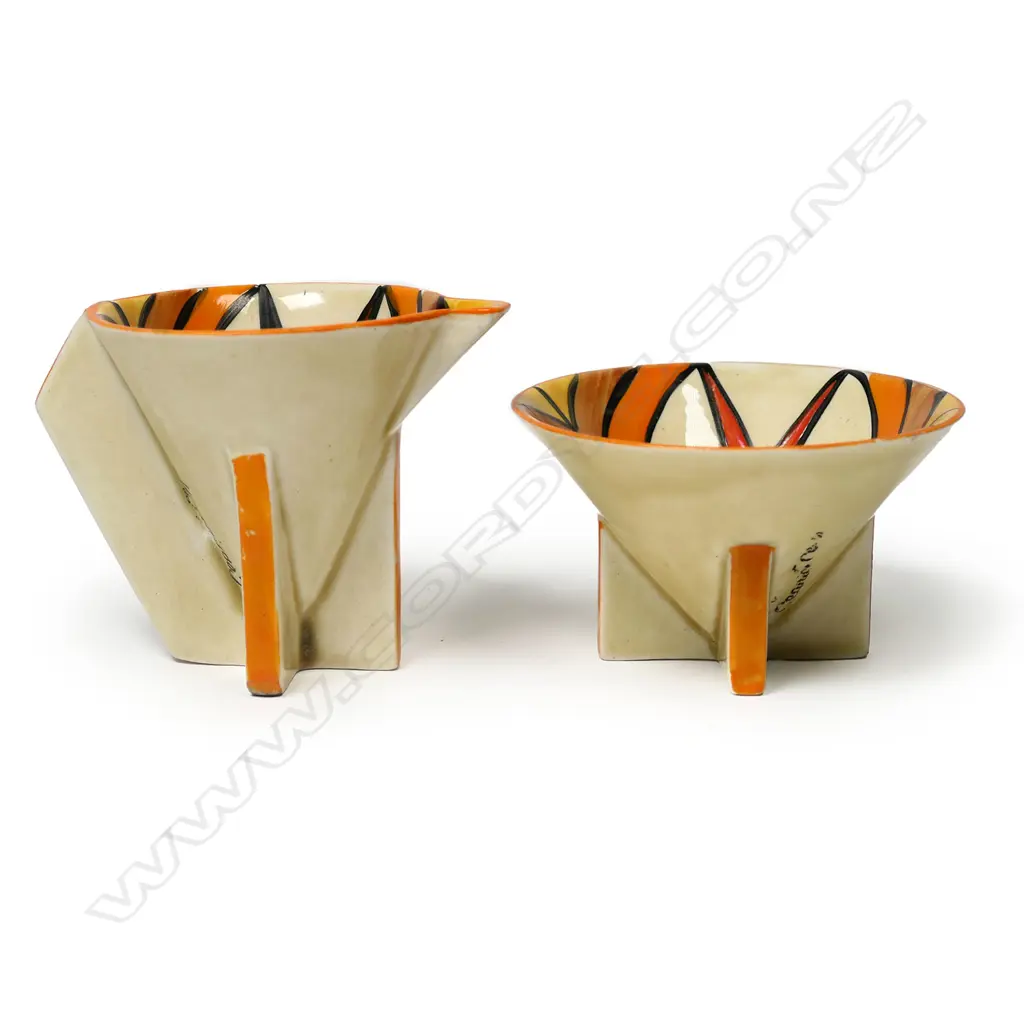 A Clarice Cliff Bizarre demitasse sugar bowl and creamer, Image 1++