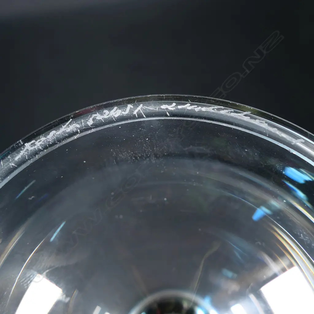 A Vicke Lindstrand art glass footed bowl made for Kosta Image 1++