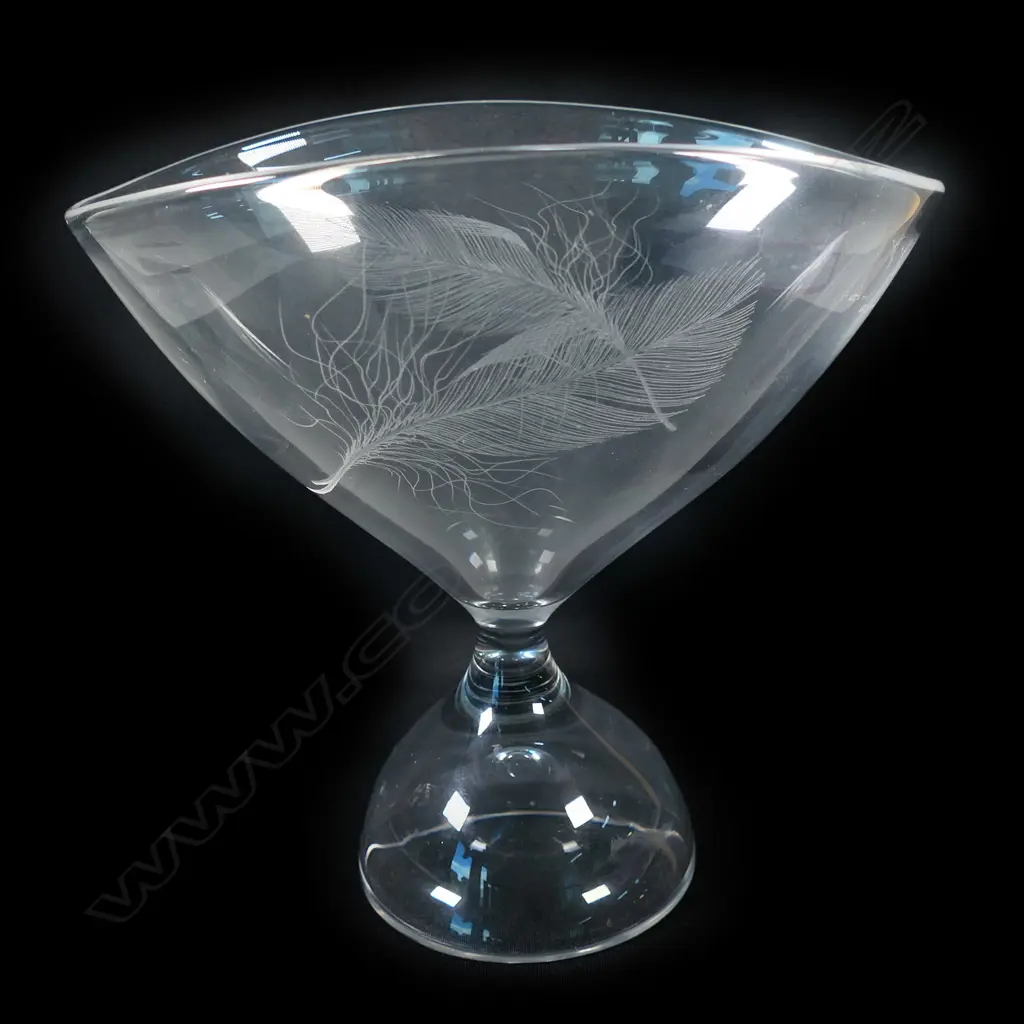 A Vicke Lindstrand art glass footed bowl made for Kosta Image 1++