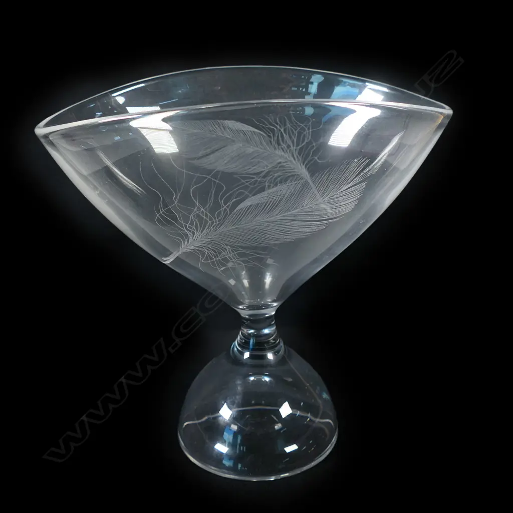 A Vicke Lindstrand art glass footed bowl made for Kosta Image 1++