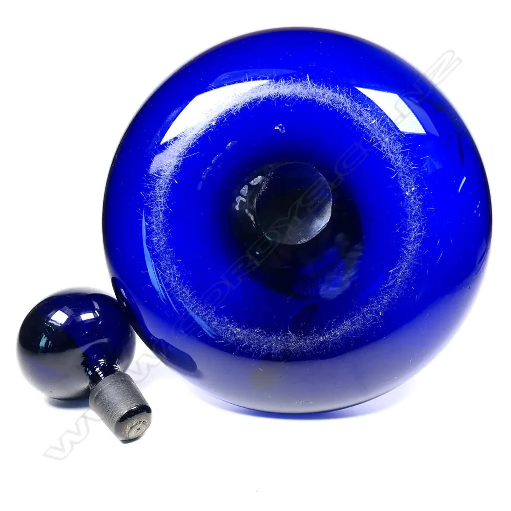 A Georgian Bristol blue ship's decanter, Image 1++