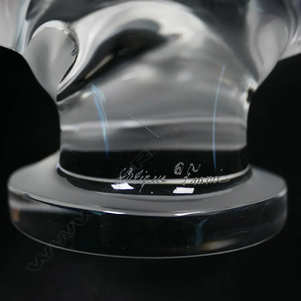 A pair of good quality cut glass lidded urns of Georgian style Image 1++