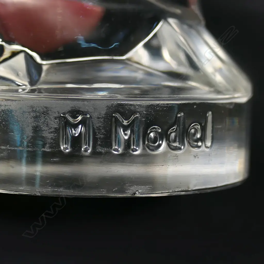 A pair of good quality cut glass lidded urns of Georgian style Image 1++