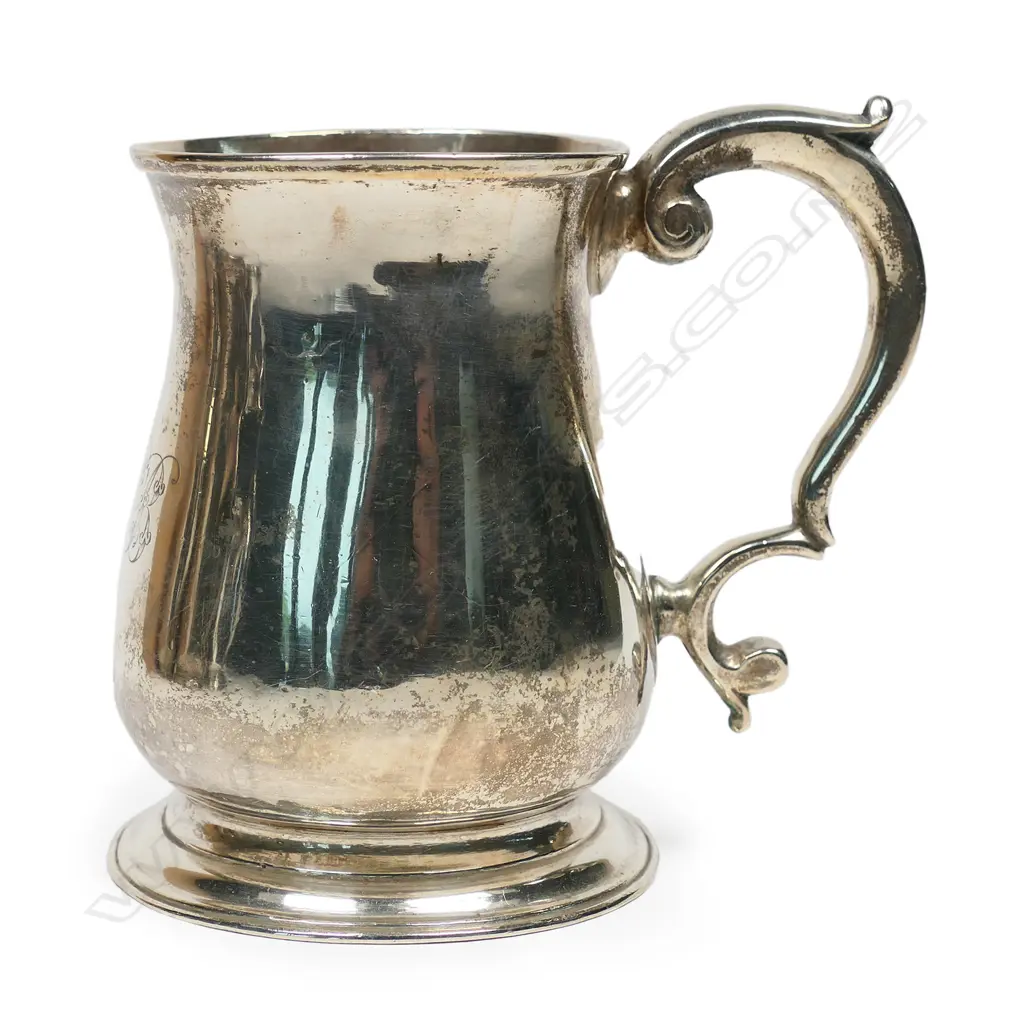 An early George III silver baluster mug, Image 1++