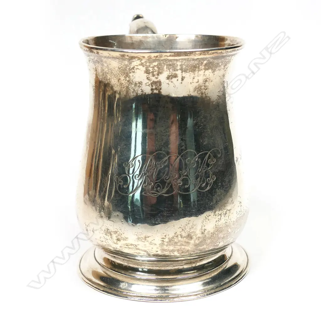 An early George III silver baluster mug, Image 1++