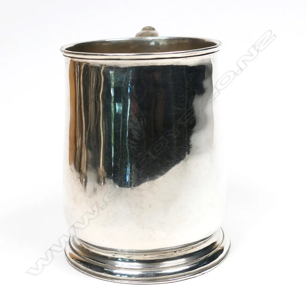 A George III silver baluster mug, Image 1++
