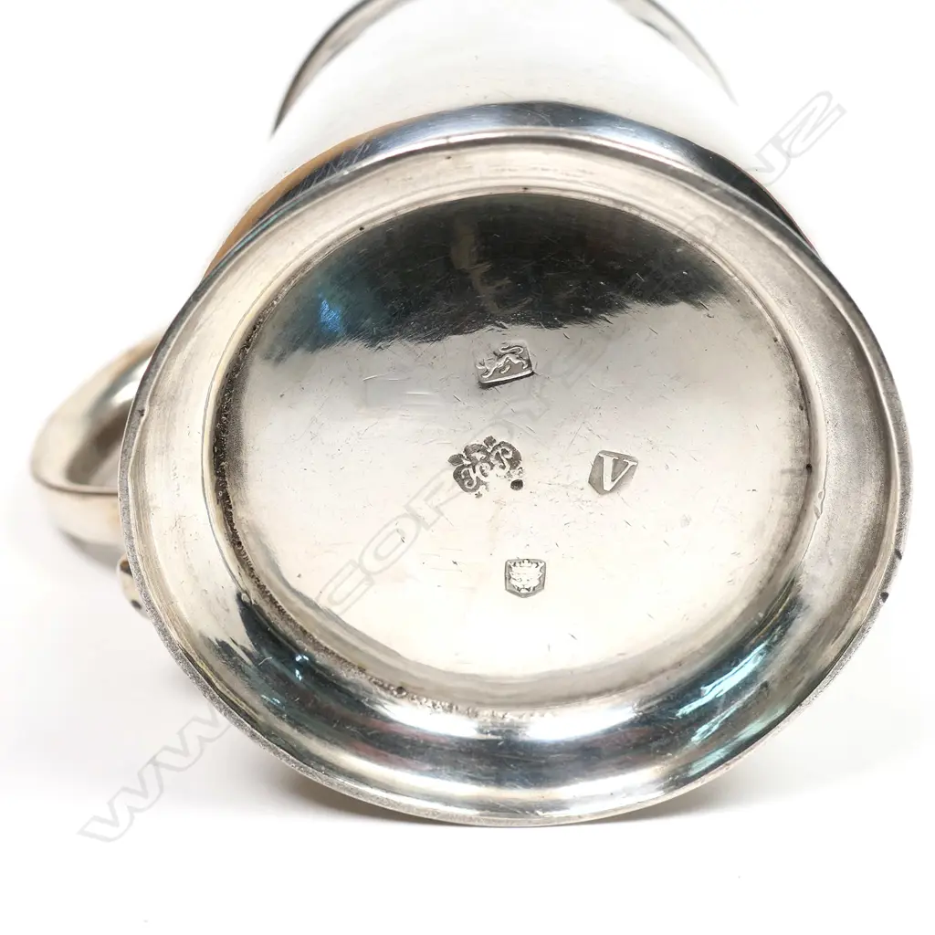 A George III silver baluster mug, Image 1++