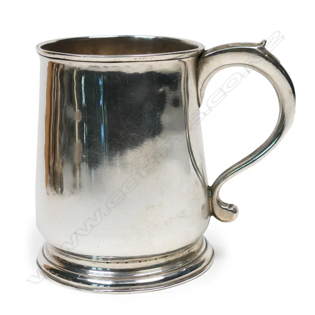 A George III silver baluster mug, Image 1++