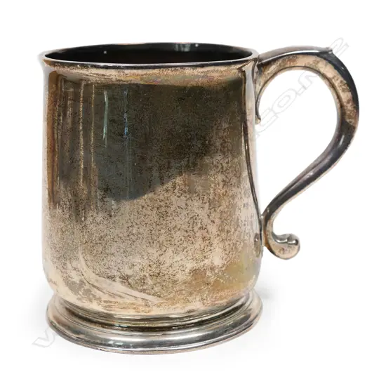 A George I silver baluster mug,