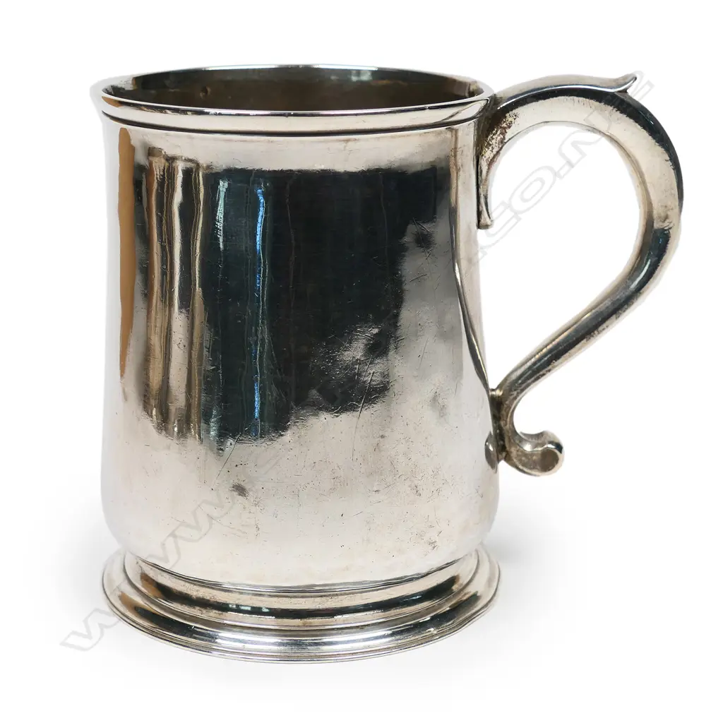 A George III silver baluster mug, Image 1++