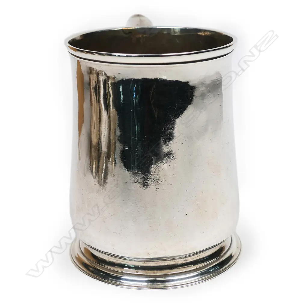 A George III silver baluster mug, Image 1++
