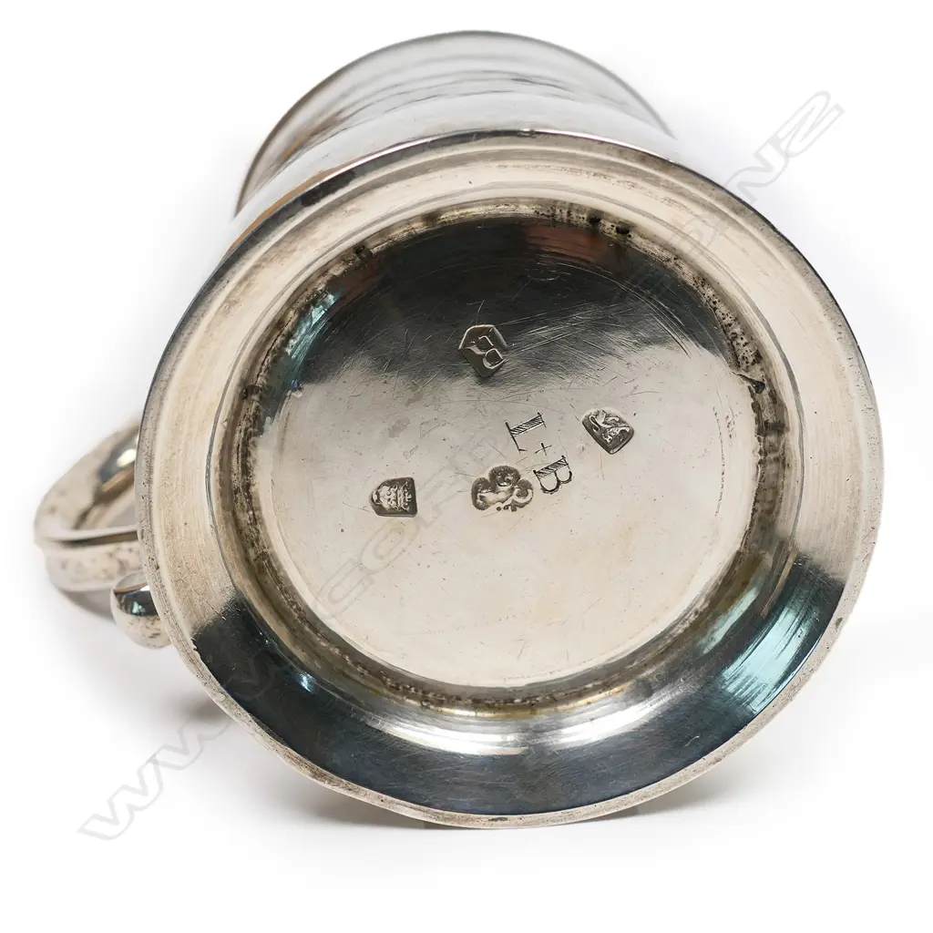 A George III silver baluster mug, Image 1++