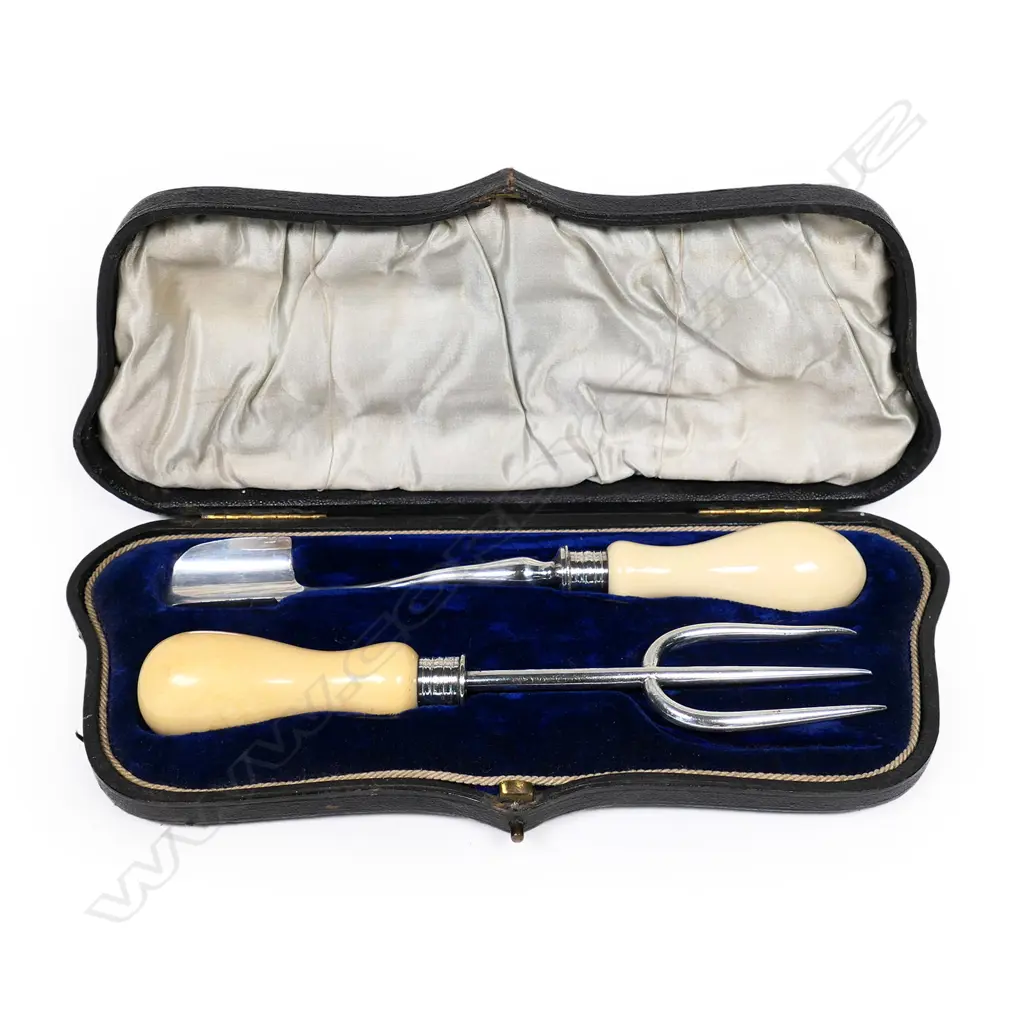 A Victorian ivory and silver plate bread and cheese set, Image 1++