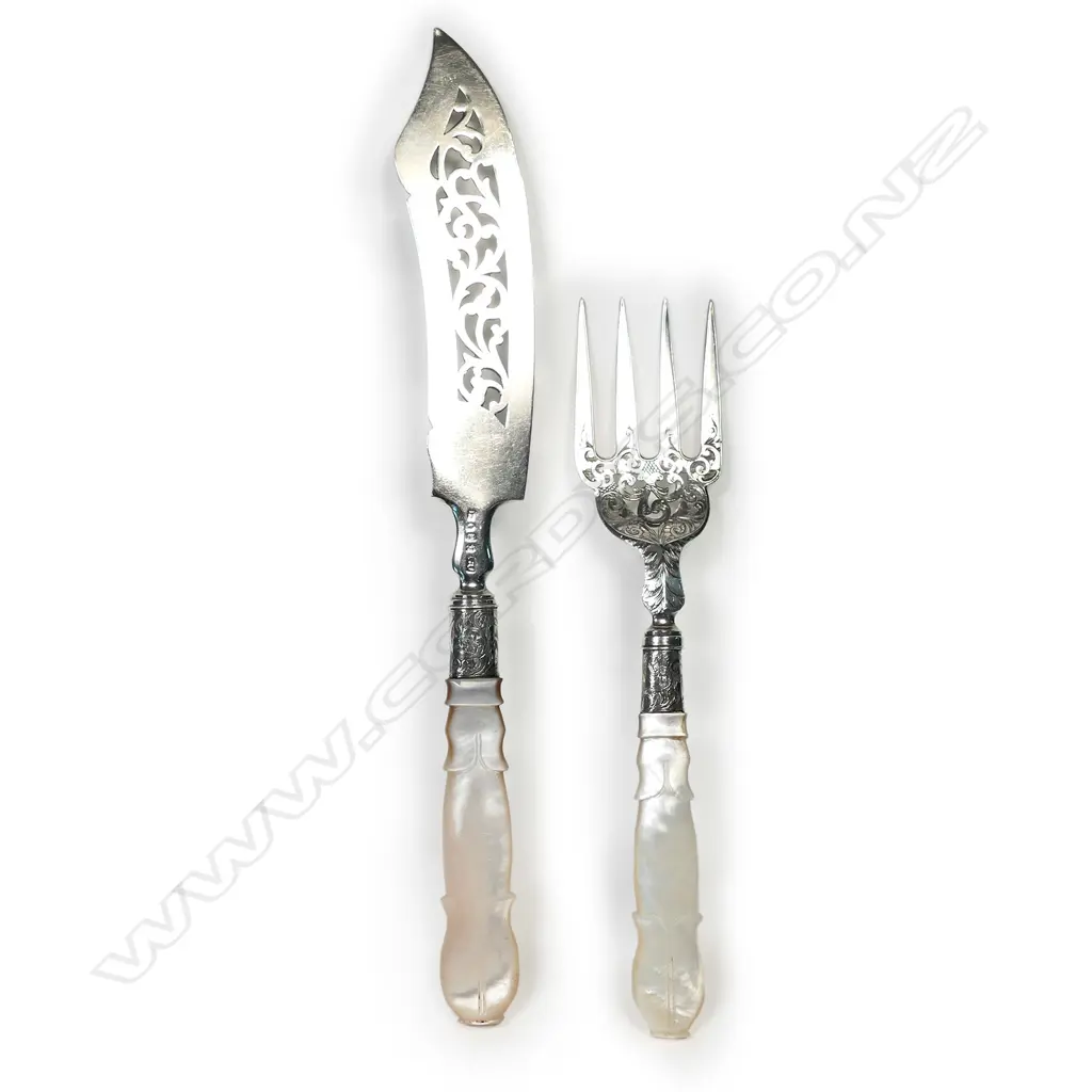 A pair of early Victorian silver and mother-of-pearl fish servers, Image 1++
