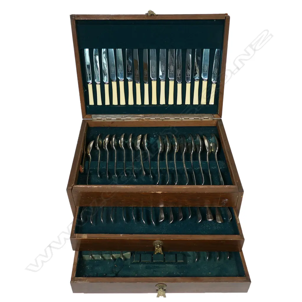 A mid 20thC Old English rat tail Georgian revival silver cutlery service, Image 1++