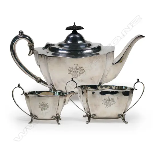 An Edwardian silver three-piece tea set,