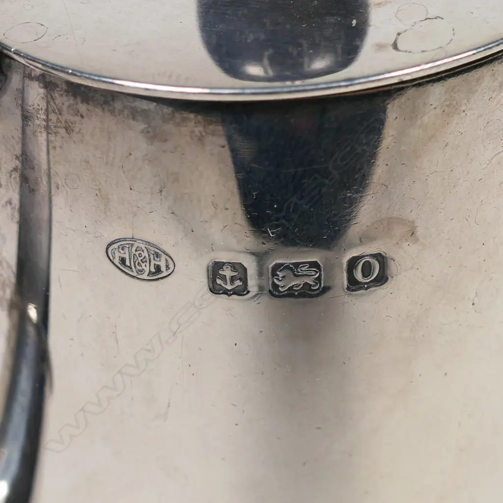 An early 20thC silver hot chocolate pot Image 1++