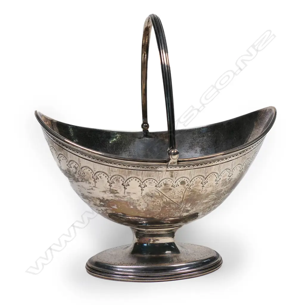 A George III silver pedestal sugar basket, Image 1++