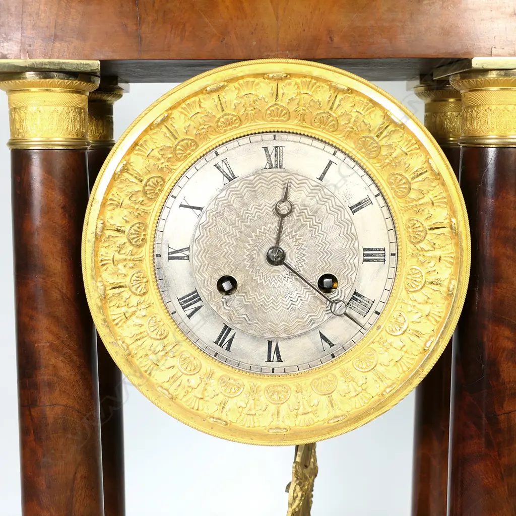 An elegant French portico clock, Charles X period, Image 1++