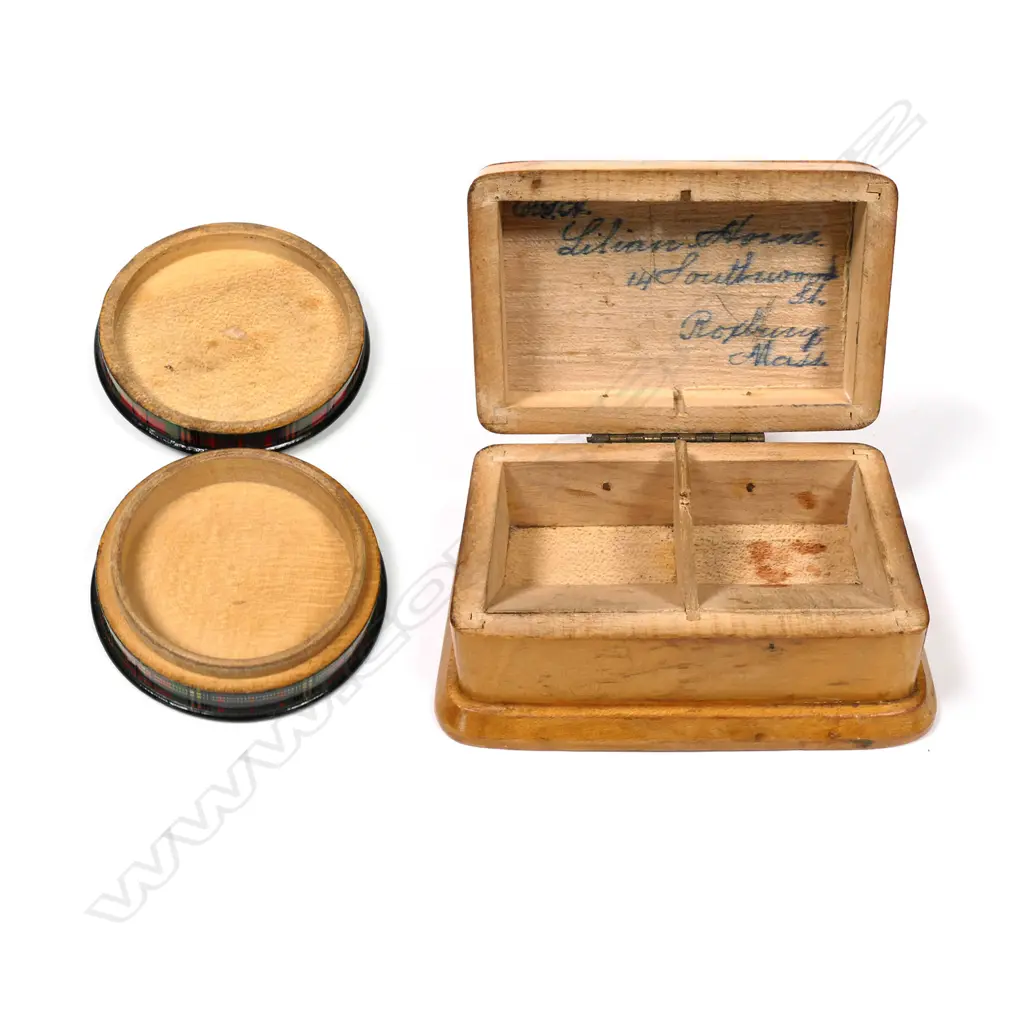 A Mauchline Ware small box and a Tartan Ware circular small box Image 1++