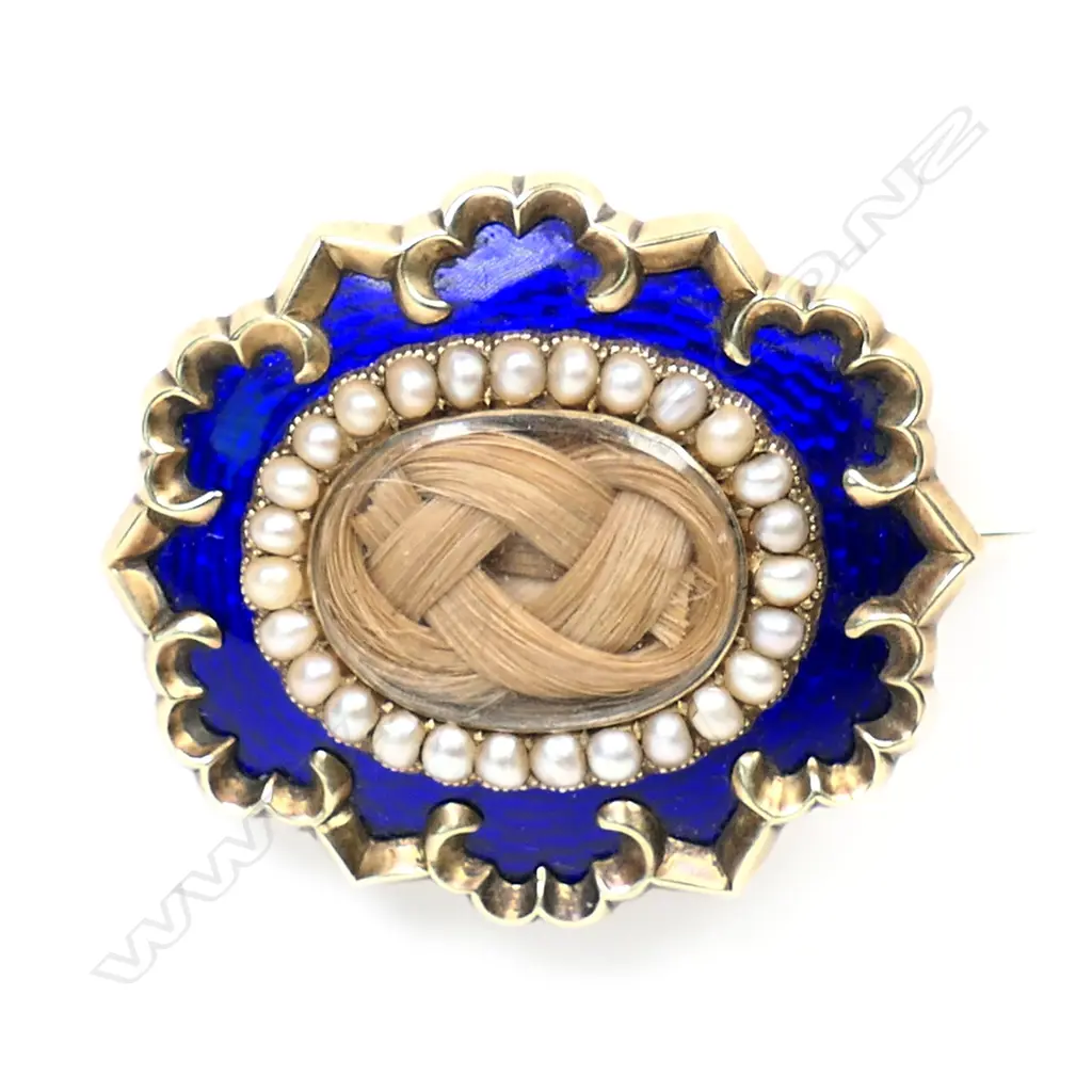 A 19thC 15ct gold, blue enamel and glazed panelled mourning brooch, Image 1++
