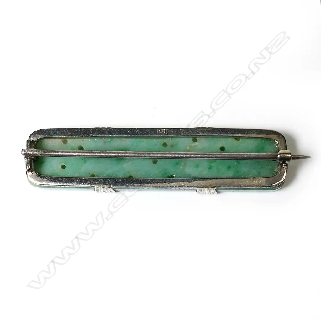 An Art Deco 18ct white gold and jadeite brooch, Image 1++