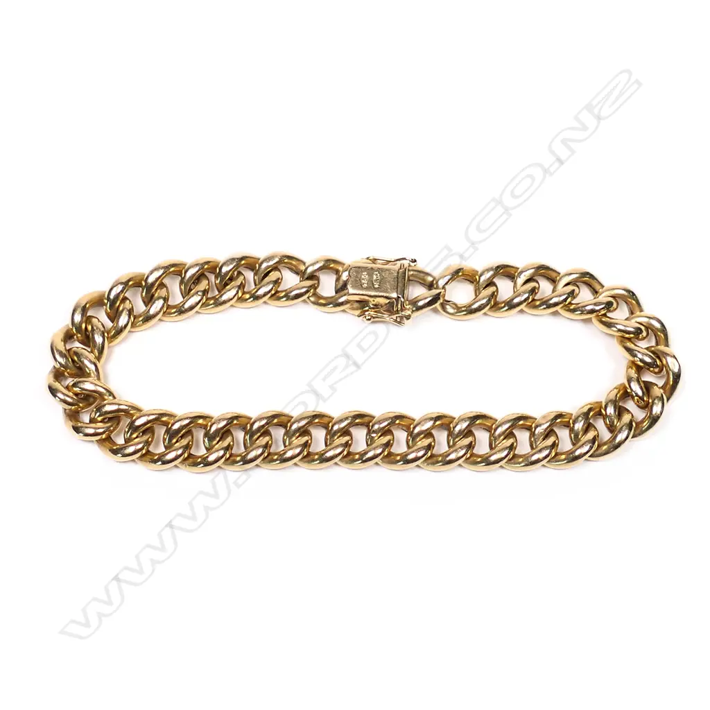 An 18ct. gold curb link bracelet, Image 1++