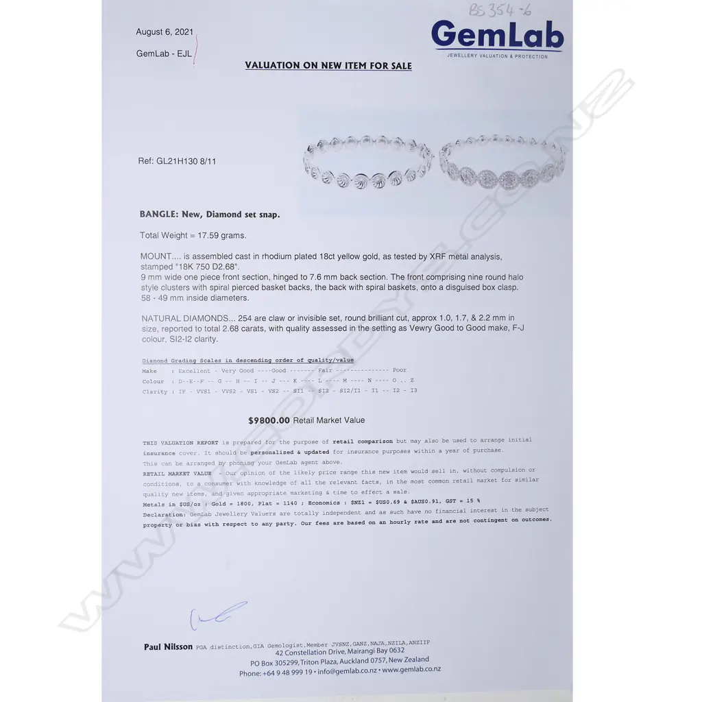 An 18ct gold and diamond hinged bangle, Image 1++