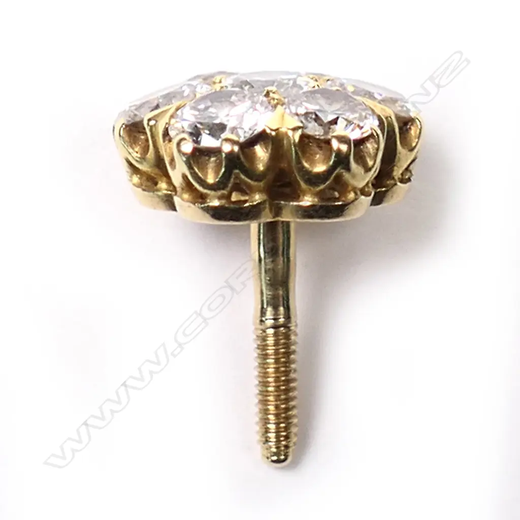 A seven diamond and 22ct gold stud, Image 1++