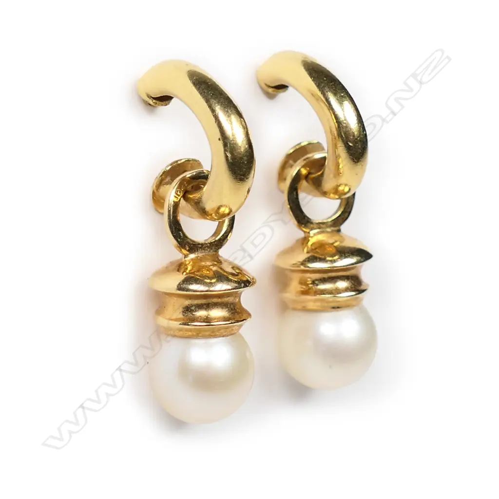 A pair of solid 18ct gold and cultured pearl earrings, Image 1++