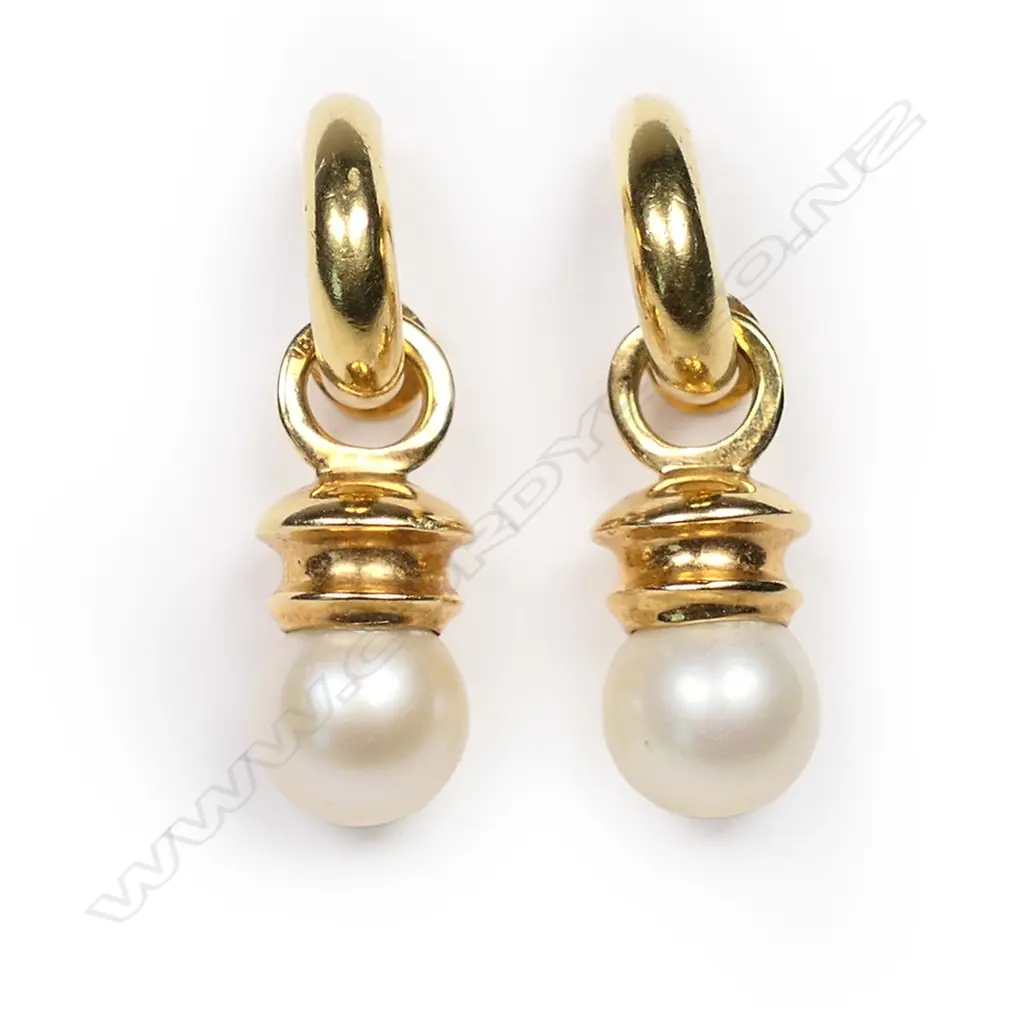 A pair of solid 18ct gold and cultured pearl earrings, Image 1++