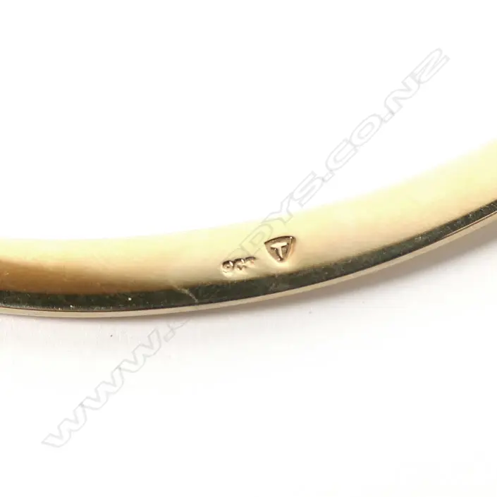 A 9ct gold torque, Image 1++