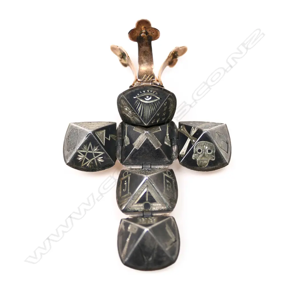 A 9ct yellow gold Masonic lodge ball fob, Image 1++