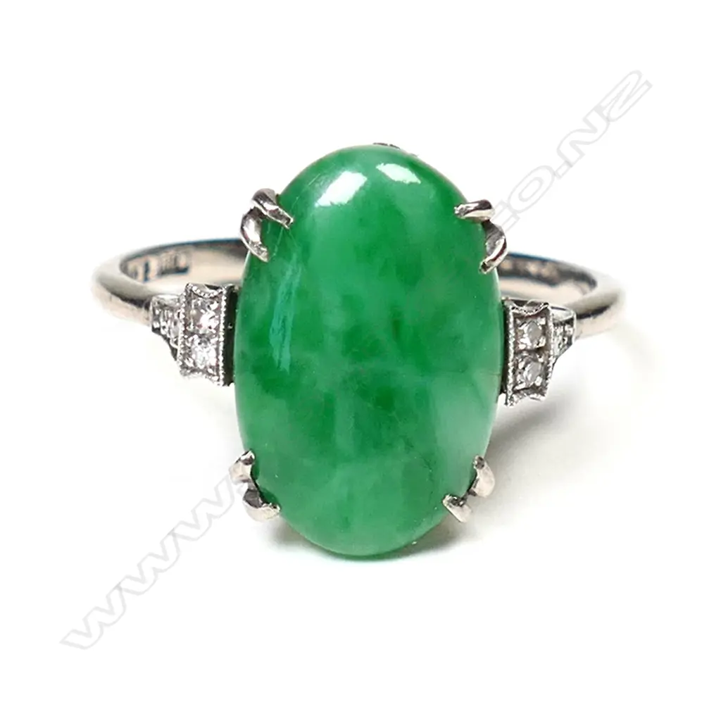 An 18ct white gold jadeite and diamond ring, Image 1++