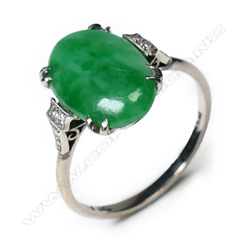 An 18ct white gold jadeite and diamond ring, Image 1++