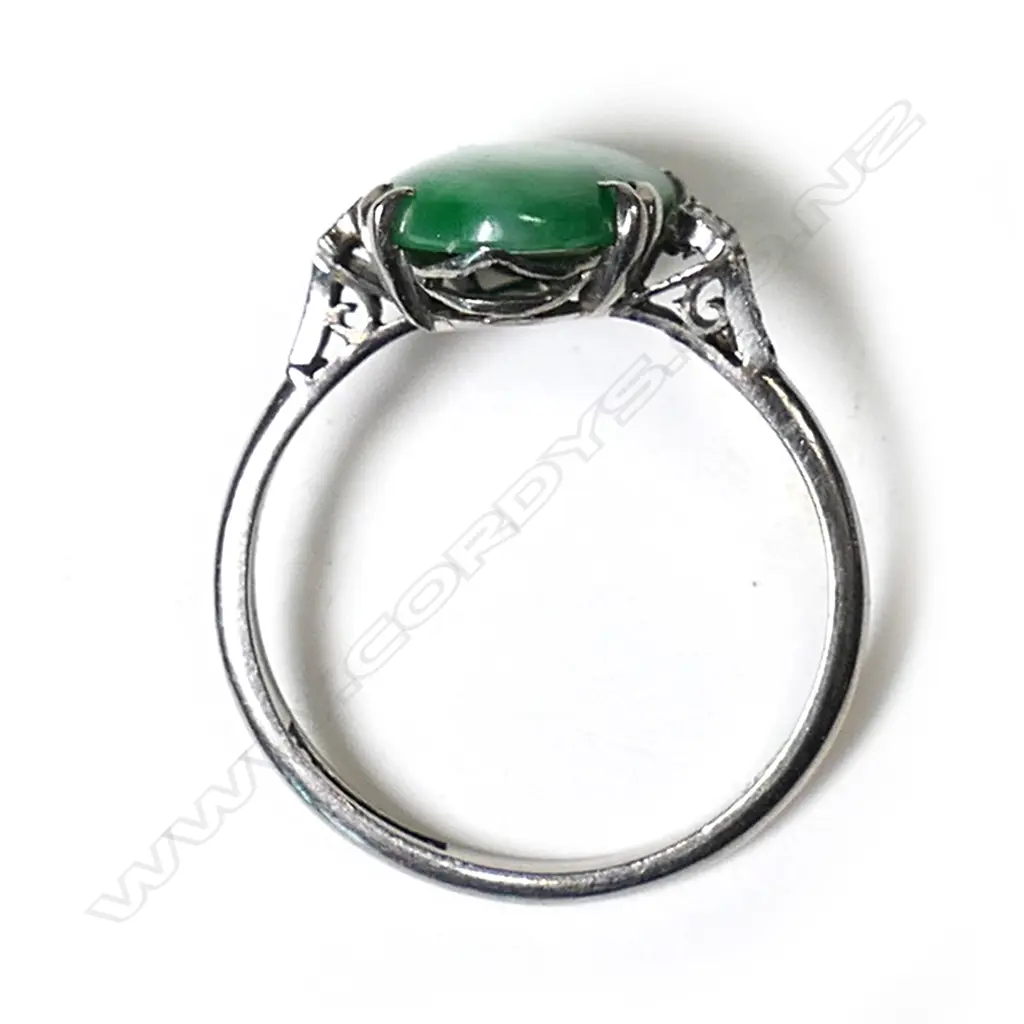 An 18ct white gold jadeite and diamond ring, Image 1++