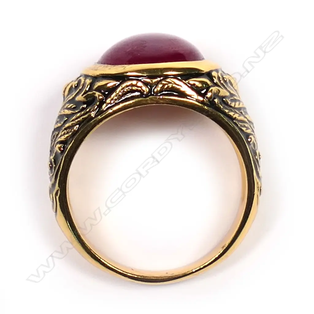 A large cabochon ruby and silver gilt ring Image 1++