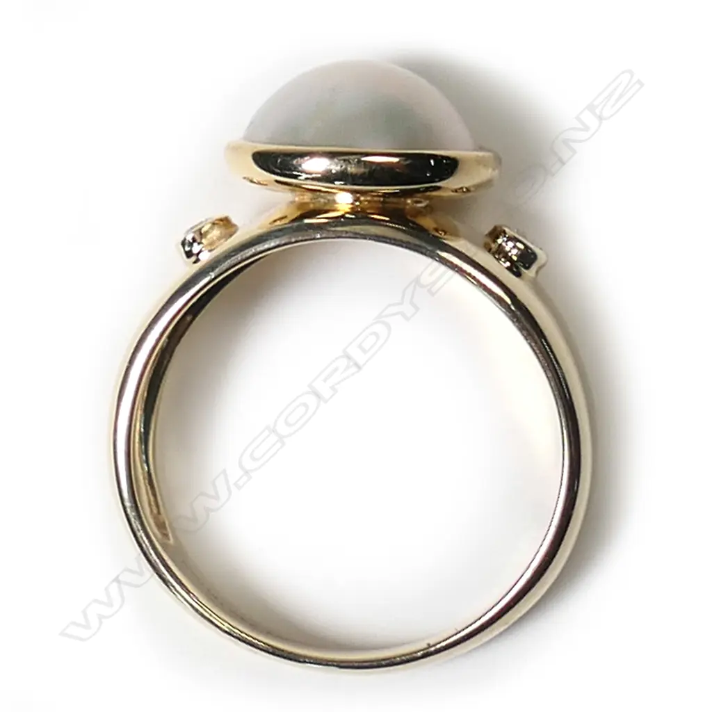 A 14ct gold mabe pearl and diamond retro style ring, Image 1++