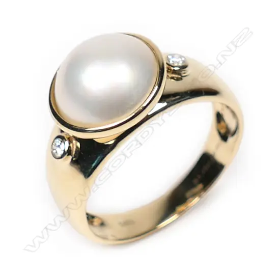 A 14ct gold mabe pearl and diamond retro style ring,