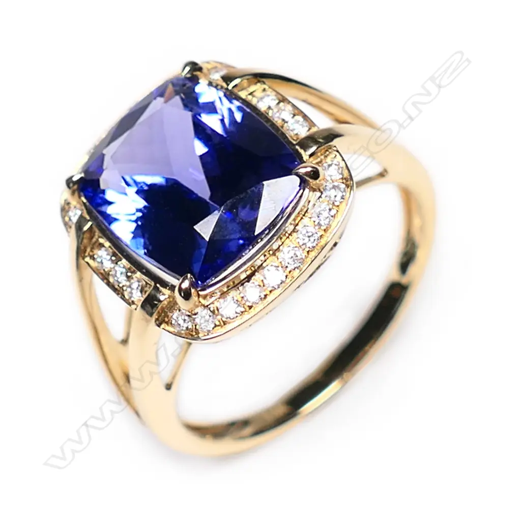 A 14ct yellow gold tanzanite and diamond ring, Image 1++