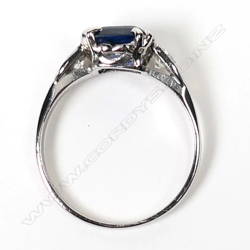 An estate platinum sapphire and diamond ring, Image 1++