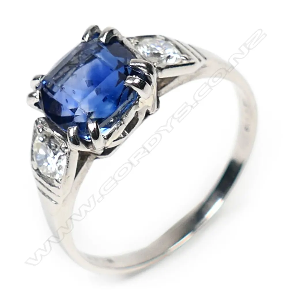 An estate platinum sapphire and diamond ring, Image 1++