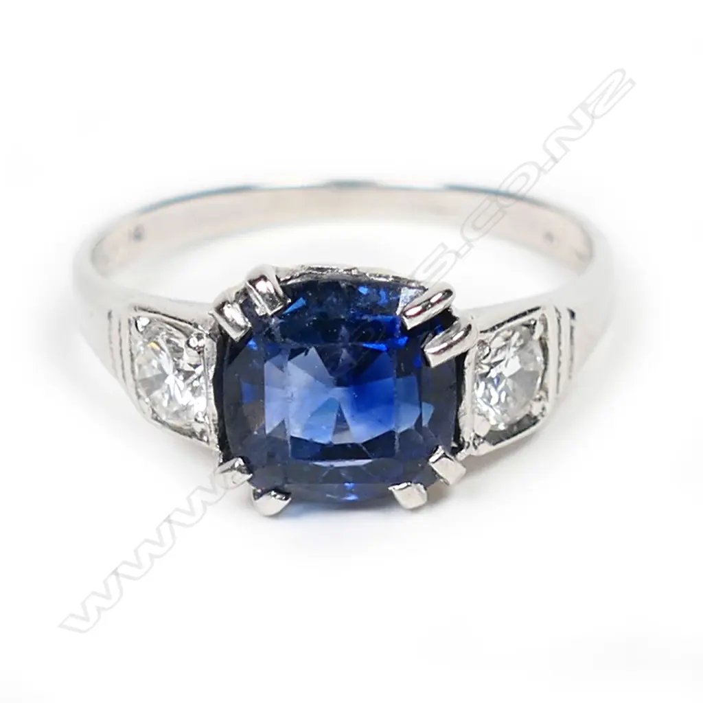 An estate platinum sapphire and diamond ring, Image 1++