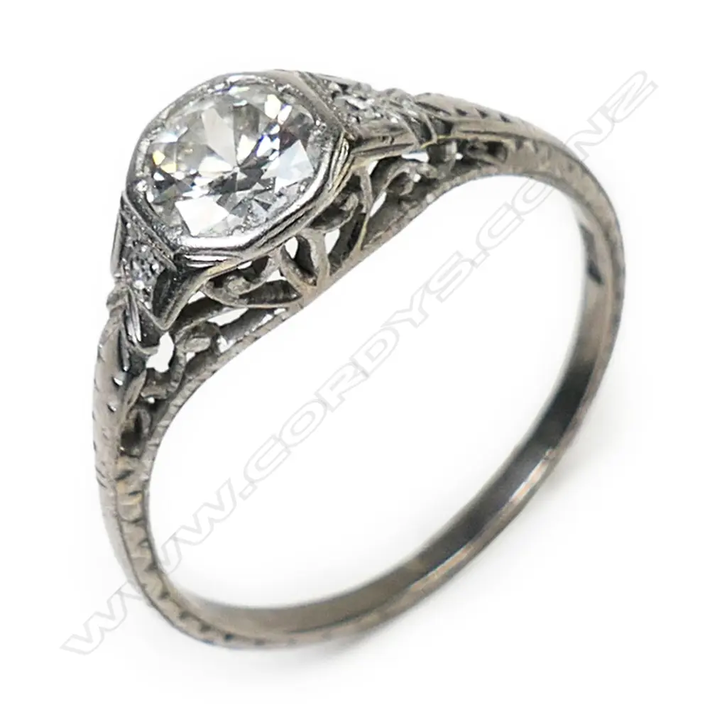 An antique diamond solitaire ring, Image 1++