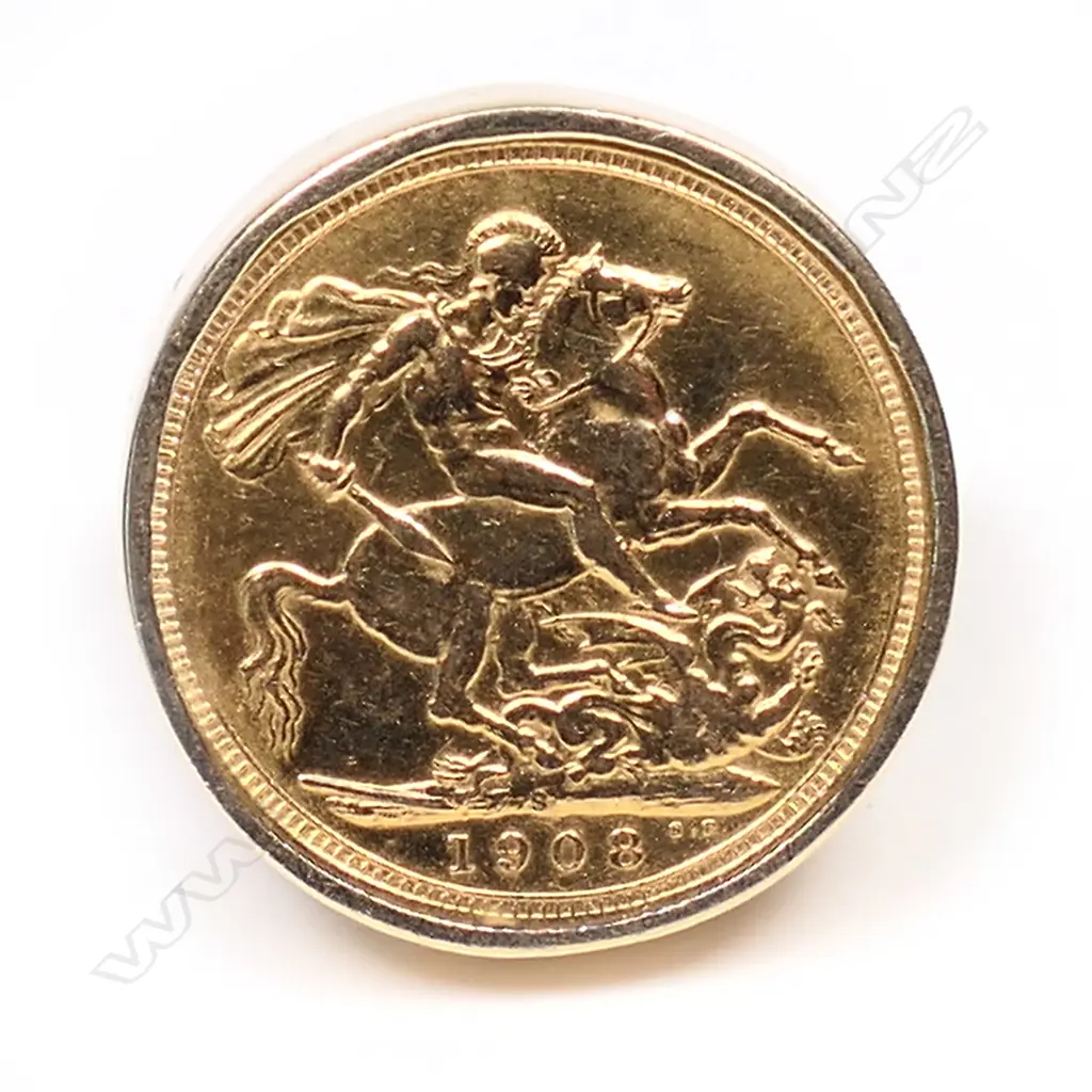 A 9ct gold sovereign ring, Image 1++