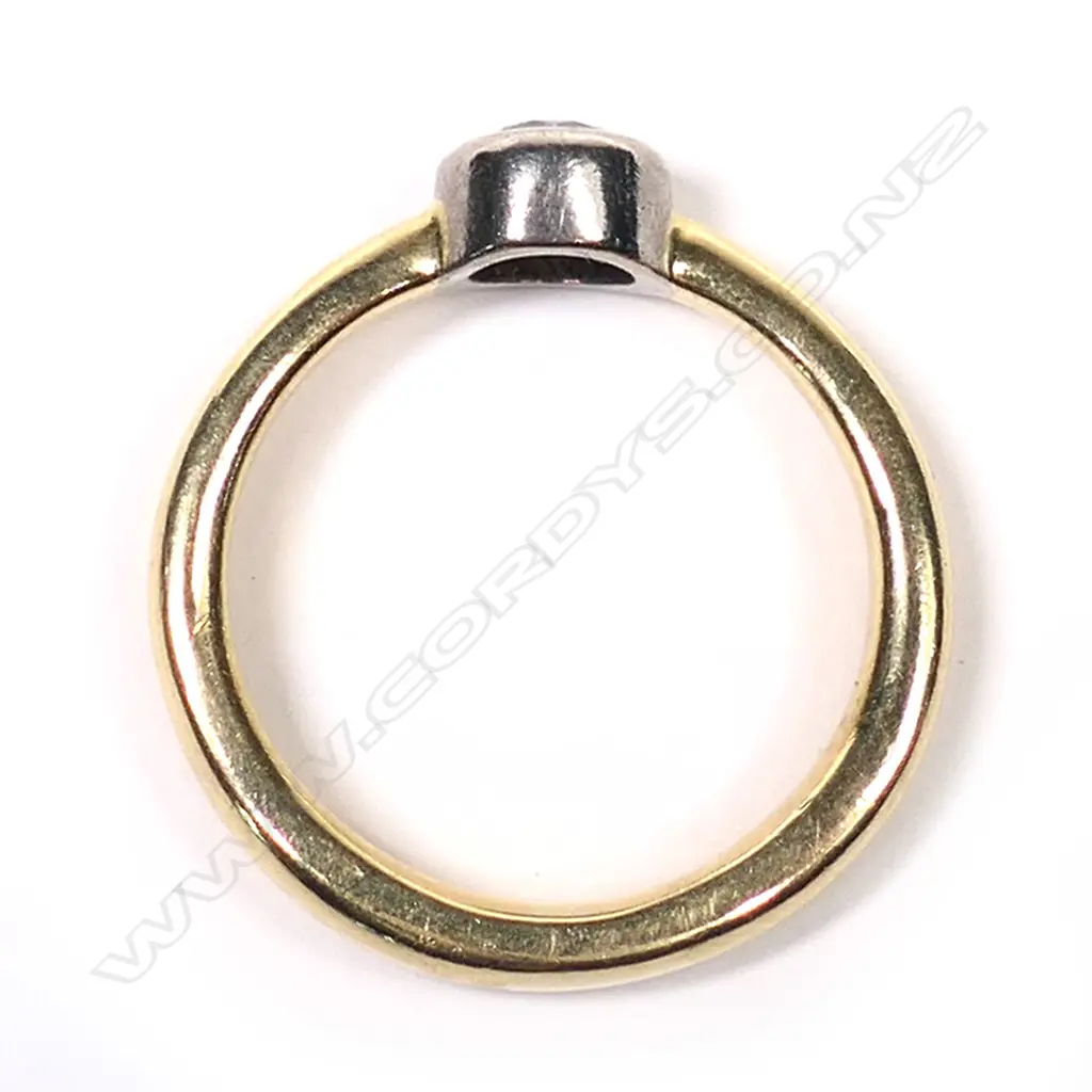 An 18ct gold and diamond solitaire ring, Image 1++